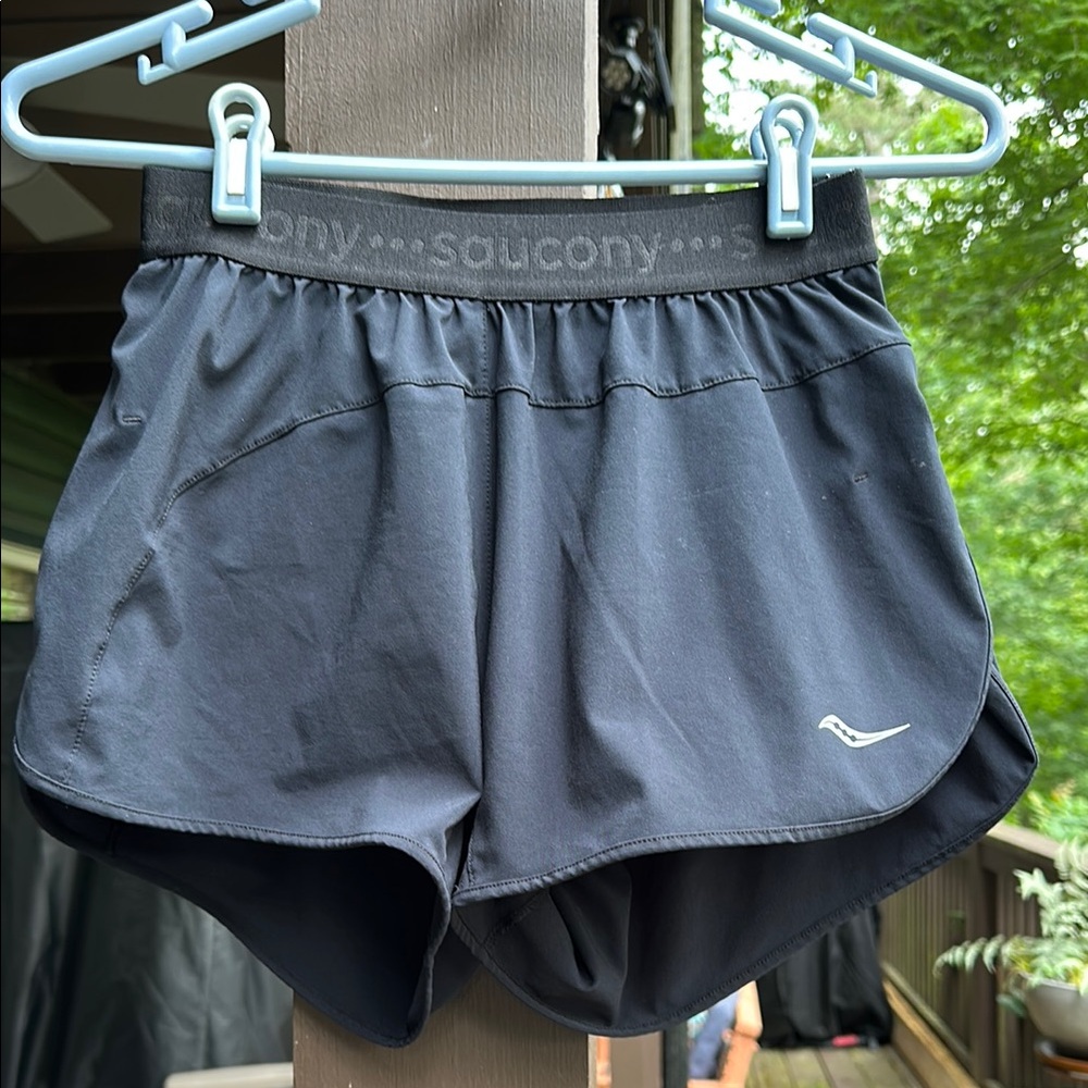 Saucony Black Athletic Shorts Moisture-Wicking Lightweight
